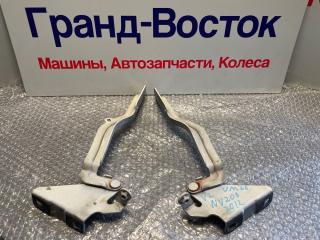 Запчасть петля капота Nissan NV200 2012