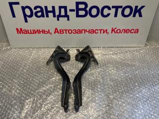 Петля капота Toyota Vitz 2010 контрактная Петля капота Toyota Vitz 2010