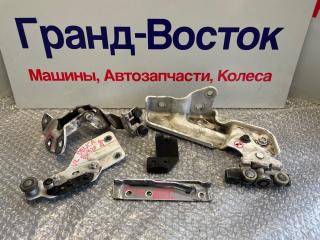 Запчасть ролик раздвижной двери левый Mitsubishi Delica 2015