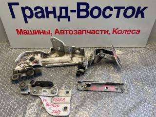 Запчасть ролик раздвижной двери правый Nissan NV200 2012