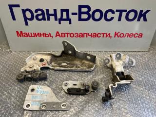 Запчасть ролик раздвижной двери правый Nissan NV200 2012