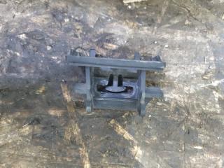 Запчасть кронштейн заглушки Porsche Cayenne 1 2008