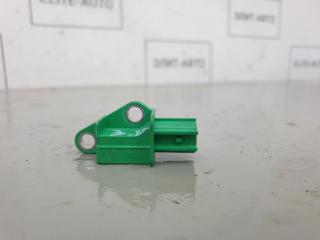 Запчасть датчик удара задний правый Audi Q7 2007