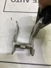 Кронштейн радиатора левый 1 2012 F20