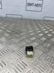 Фото запчасти кнопка открывания багажника Infiniti Q70 M 2011 Б/У запчасть Запчасть кнопка открывания багажника Infiniti Q70 M 2011