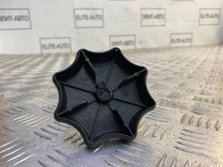 Запчасть болт запасного колеса VW Polo Sedan 2011