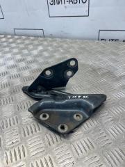 Запчасть петля капота левая VW Touareg 2009