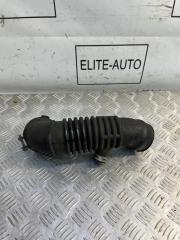 Патрубок воздухозаборника MAzda Cx-7 2006