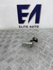 Запчасть петля двери передняя правая Opel Corsa 2008