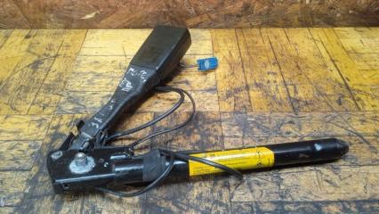 Запчасть ответная часть ремня безопасности передняя правая Opel Zafira 2005-2012