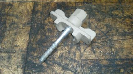 Запчасть болт крепления запасного колеса Hyundai Solaris 2012