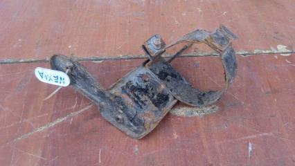 Запчасть кронштейн бачка гур Nissan Primera