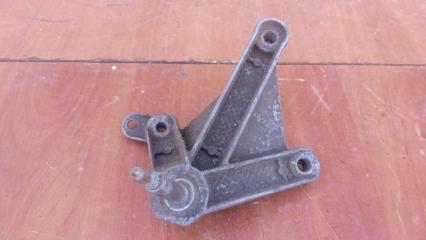 Запчасть кронштейн кпп левый Renault Logan