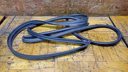 Запчасть уплотнитель двери передний правый Honda Civic 2006-2012