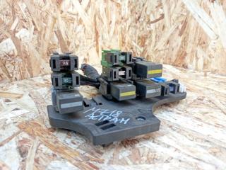 Запчасть блок реле и предохранителей Opel Astra 2004-2015