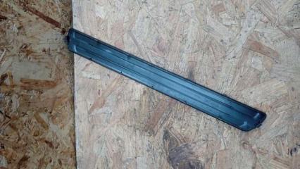 Запчасть накладка порога внутренняя задняя правая Audi Q7 2005-2015