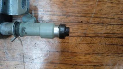 Запчасть форсунка топливная Subaru Impreza