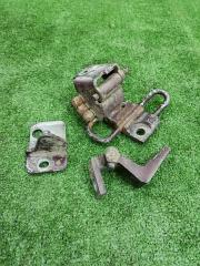 Запчасть петля двери передняя правая Audi A6 1997-2004