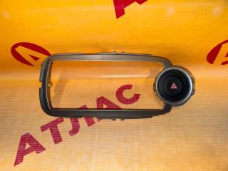 Консоль магнитофона TOYOTA Vitz 2011