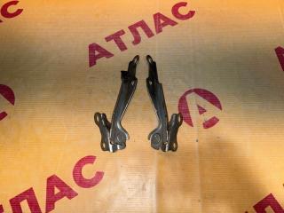 Кронштейн капота TOYOTA Ist 2002