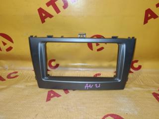 Консоль магнитофона TOYOTA Avensis 2011