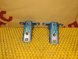 Фото запчасти петля двери передняя правая MITSUBISHI ASX 2010 контрактная запчасть Запчасть петля двери передняя правая MITSUBISHI ASX 2010