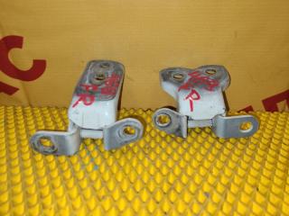 Петля двери передняя правая TOYOTA Ist 2003 контрактная Петля двери передняя правая TOYOTA Ist 2003