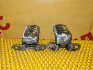 Фото запчасти петля двери передняя левая NISSAN Bluebird Sylphy 2001 контрактная запчасть Запчасть петля двери передняя левая NISSAN Bluebird Sylphy 2001