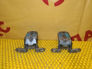 Фото запчасти петля двери передняя левая NISSAN Wingroad 2004 контрактная запчасть Запчасть петля двери передняя левая NISSAN Wingroad 2004