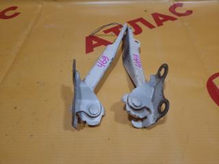 Кронштейн капота TOYOTA Ist 2003