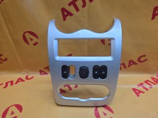 Рамка магнитолы Renault Sandero 2012