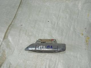 Запчасть ручка двери внешняя передняя левая Nissan Bluebird 2000