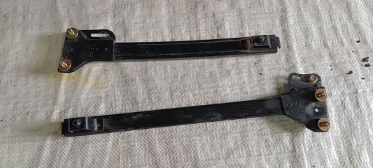 Запчасть направляющая стекла двери задняя Toyota Carina ED 1995