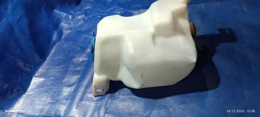 Фото запчасти бачок омывателя SKODA OCTAVIA 2009 контрактная запчасть Запчасть бачок омывателя SKODA OCTAVIA 2009