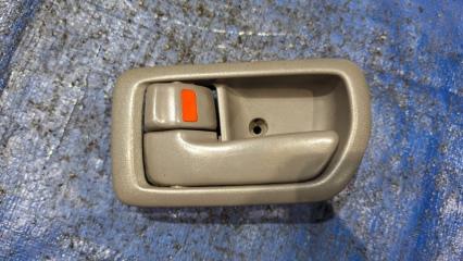 Запчасть ручка двери внутренняя передняя левая Toyota Sprinter Marino 1992