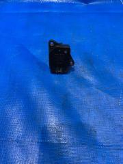 Запчасть датчик расхода воздуха Toyota Corolla 2001