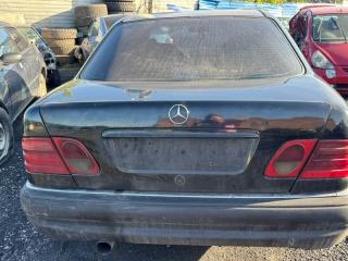 Запчасть крышка багажника задняя Mercedes-Benz E200 1999