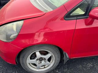 Запчасть крыло переднее левое Honda Fit 2001