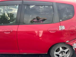 Запчасть дверь боковая задняя левая Honda Fit 2001