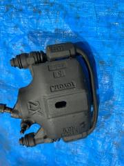 Суппорт тормозной передний правый Toyota Corolla AE100 5A-FE