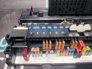 Блок предохранителей 3 2004 E46 M54B30 306S3 Блок предохранителей 3 2004 E46 M54B30 306S3