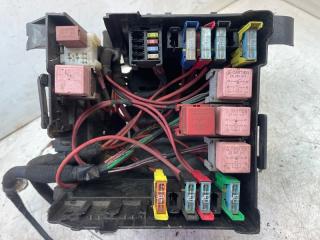 Блок предохранителей Opel Vivaro 2011