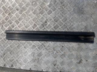 Запчасть накладка на порог наружная передняя Mercedes-benz E230 1986