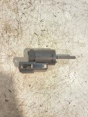 Запчасть концевик стоп-сигнала Audi A6 2005