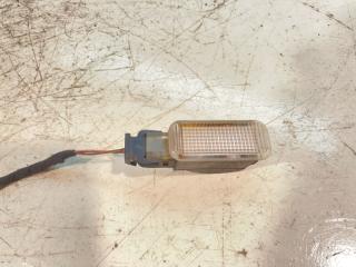 Фото запчасти плафон подсветки салона Volkswagen Passat 2001 контрактная запчасть Запчасть плафон подсветки салона Volkswagen Passat 2001