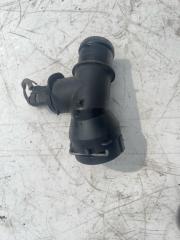 Фото запчасти фланец системы охлаждения Volkswagen Touran 2007 контрактная запчасть Запчасть фланец системы охлаждения Volkswagen Touran 2007