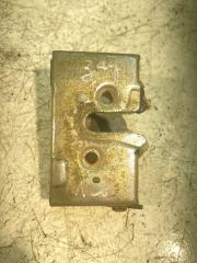 Запчасть замок двери задний левый Audi 80 1990