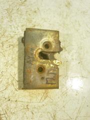 Запчасть замок двери передний правый Audi 100 1990