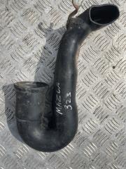 Запчасть патрубок воздушного фильтра Mazda 323F 1991