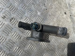 Фото запчасти фланец системы охлаждения Volkswagen Golf 1997 контрактная запчасть Запчасть фланец системы охлаждения Volkswagen Golf 1997